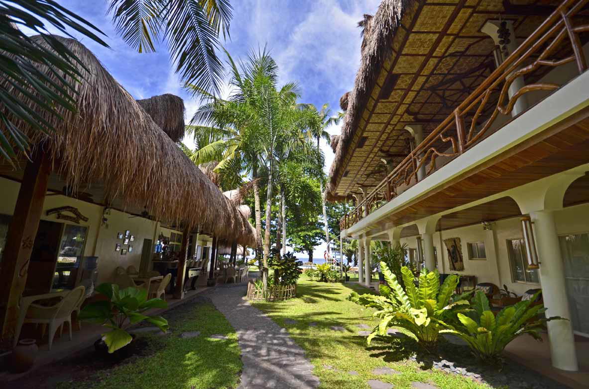 Mike's Dauin Beach Resort